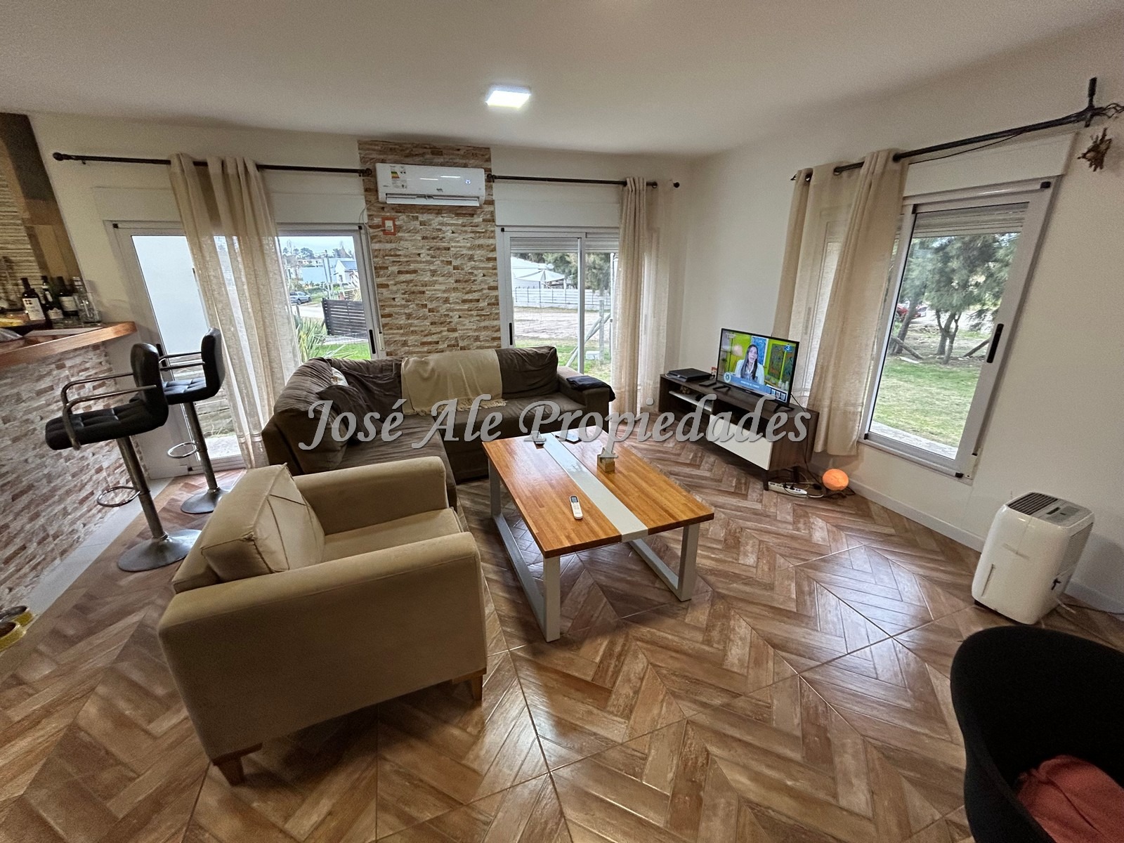 Imagen 5 de Hermosa casa de 3 dormitorios ubicada en el Real de San Carlos, Colonia.