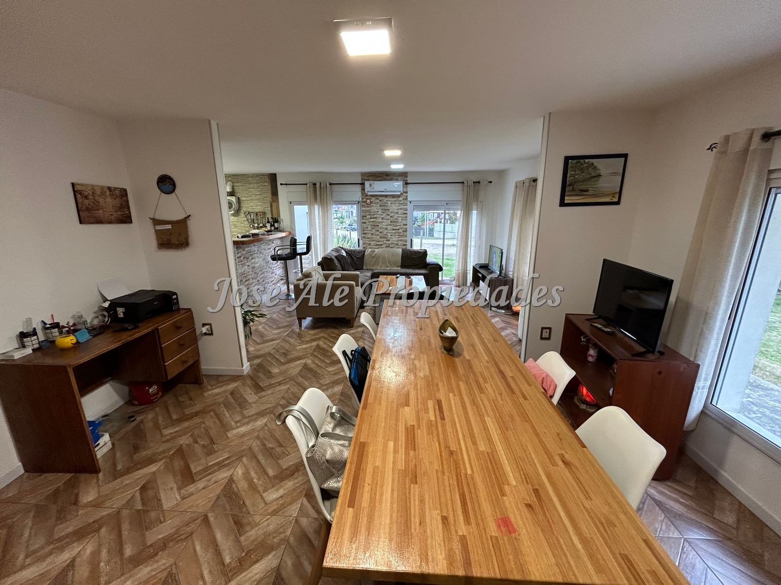 Imagen 6 de Hermosa casa de 3 dormitorios ubicada en el Real de San Carlos, Colonia.