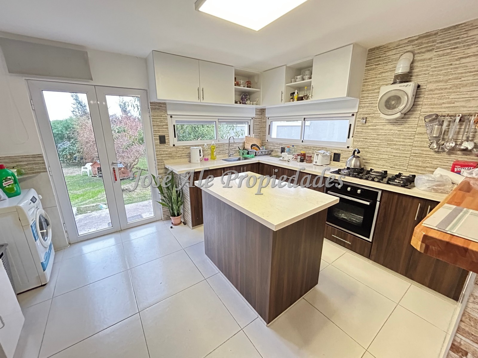 Imagen 8 de Hermosa casa de 3 dormitorios ubicada en el Real de San Carlos, Colonia.