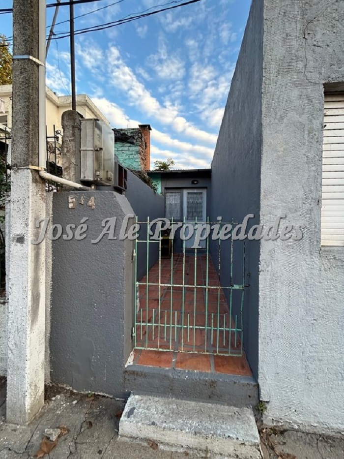 Imagen 3 de 4 Propiedades en un mismo padrón, ubicadas sobre la segunda Av. principal de Colonia, Av. Artigas. IDEAL INVERSIÓN!
