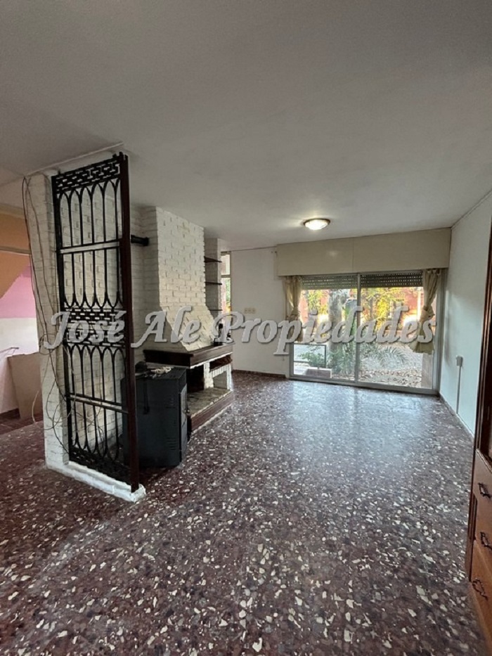 Imagen 2 de Casa de 4 dorm. ubicada a media cuadra de la icónica Puerta de la Ciudadela, barrio histórico de Colonia del Sacramento.