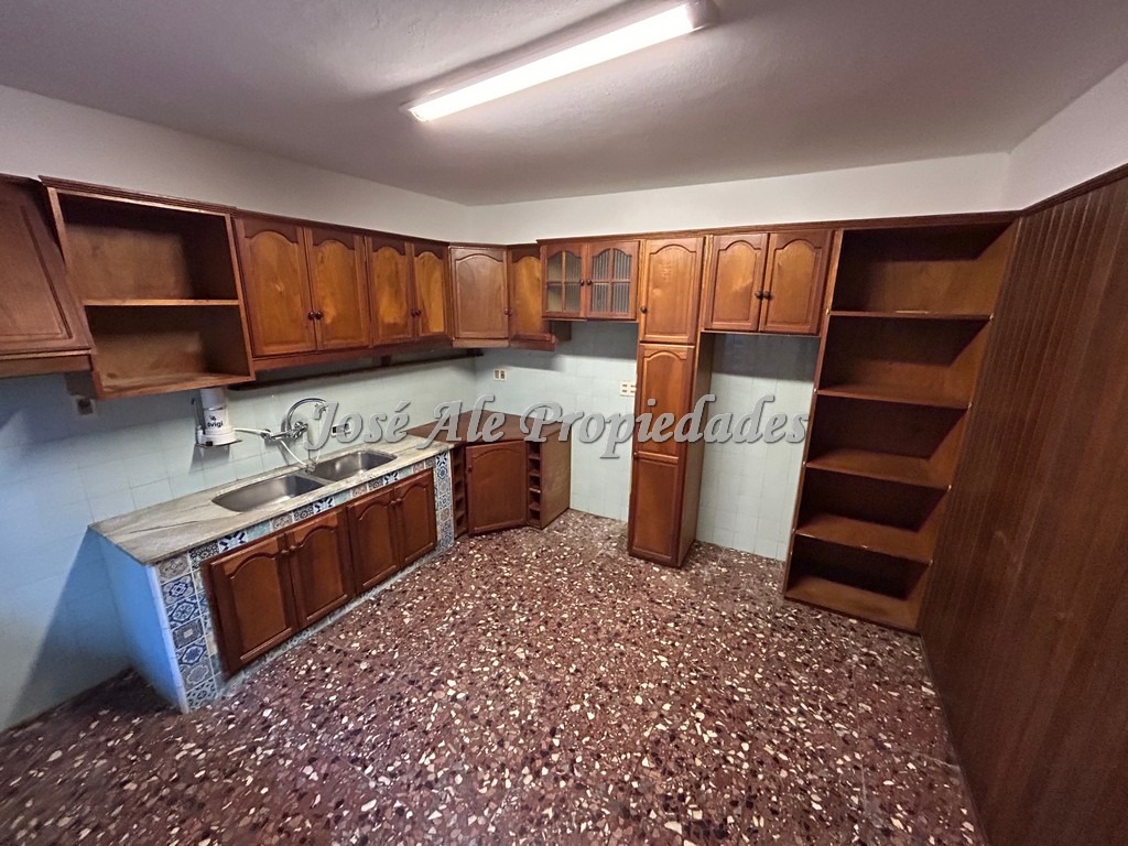 Imagen 4 de Casa de 4 dorm. ubicada a media cuadra de la icónica Puerta de la Ciudadela, barrio histórico de Colonia del Sacramento.