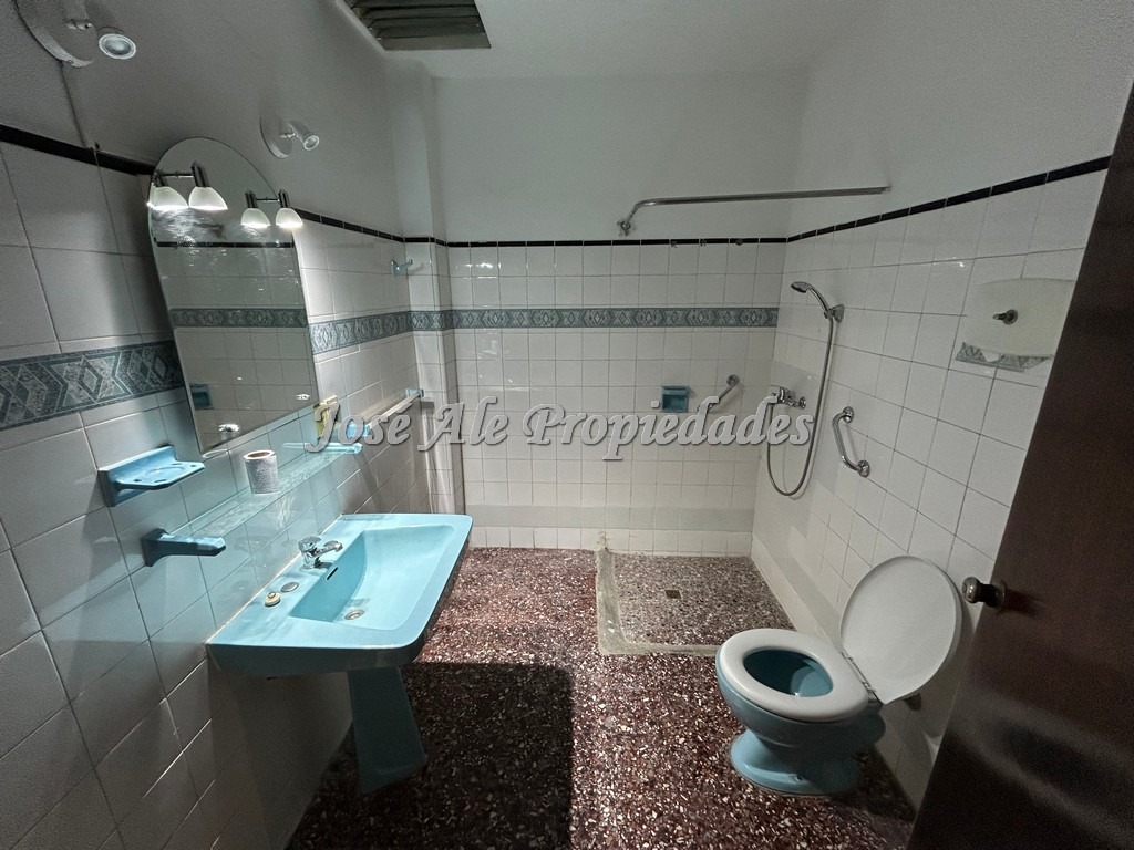 Imagen 5 de Casa de 4 dorm. ubicada a media cuadra de la icónica Puerta de la Ciudadela, barrio histórico de Colonia del Sacramento.