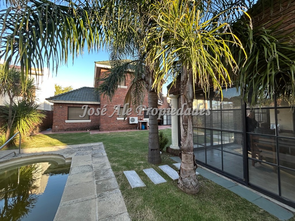 Imagen 9 de Hermosa casa de 3 dormitorios, ubicada a metros de la Rambla Costanera y playas de Colonia.