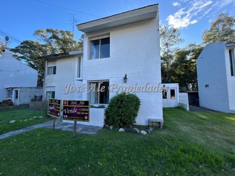 Casa en estupenda de 2 dormitorios en la zona de Real de San Carlos.