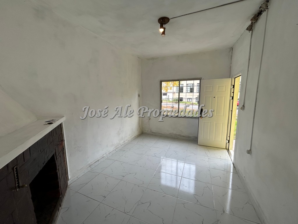 Imagen 3 de Casa de 3 dormitorios ubicada en el Real de San Carlos, frente a la UDE y  a pasos de la Plaza de Toros, Colonia.