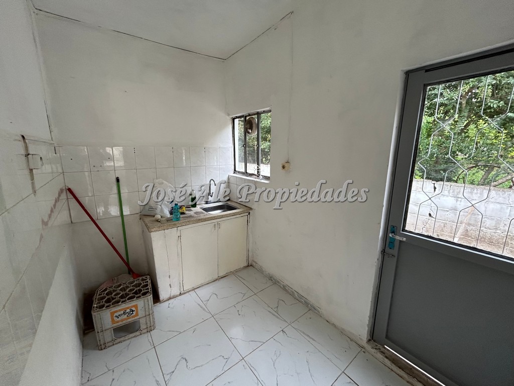 Imagen 4 de Casa de 3 dormitorios ubicada en el Real de San Carlos, frente a la UDE y  a pasos de la Plaza de Toros, Colonia.