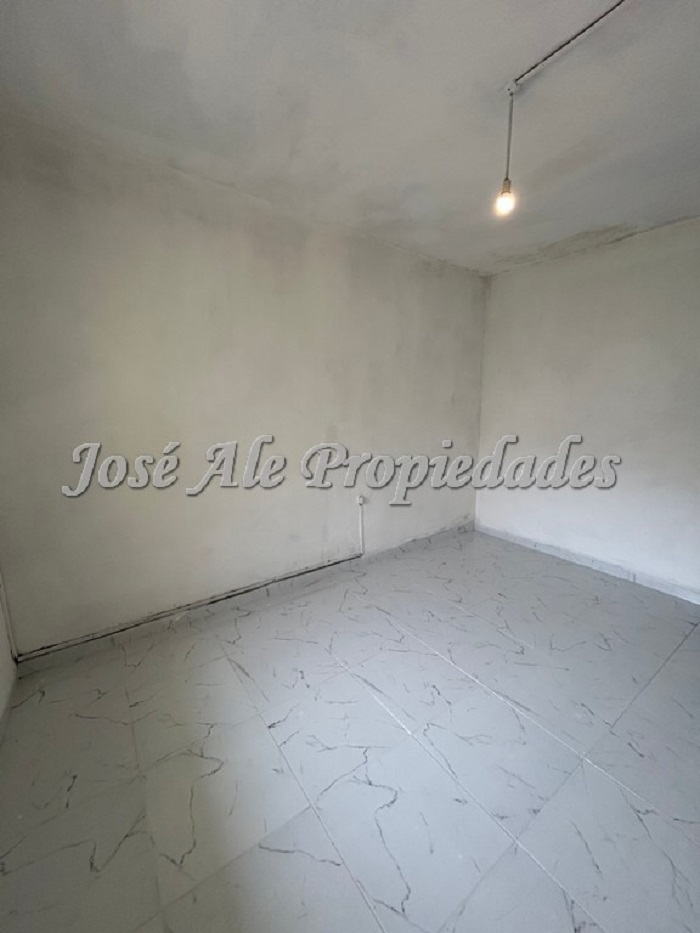 Imagen 6 de Casa de 3 dormitorios ubicada en el Real de San Carlos, frente a la UDE y  a pasos de la Plaza de Toros, Colonia.