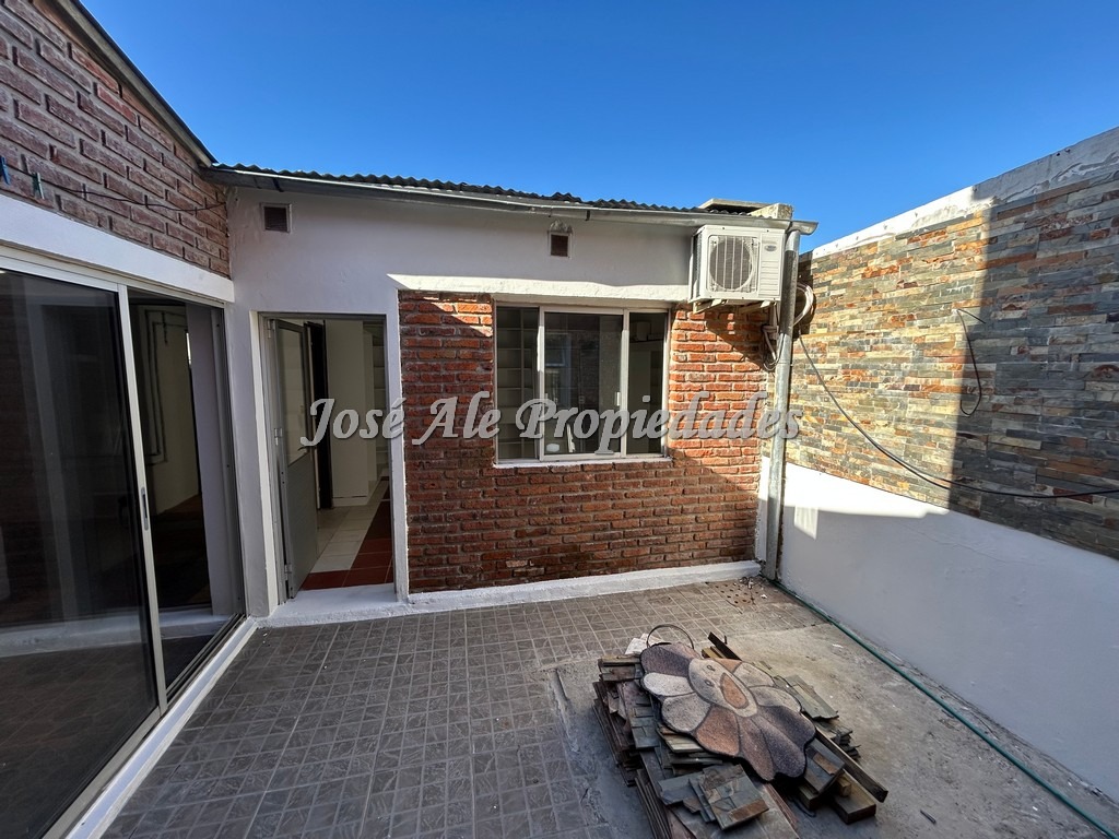 Imagen 10 de Vivienda de 2 dormitorios, ubicada en el general a 200m del Super Mágico, Colonia.