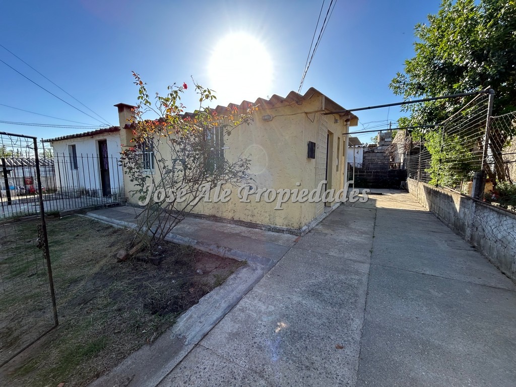 Imagen 1 de Casa de 1 dormitorio con opción a un segundo, ubicada en el General. Colonia.