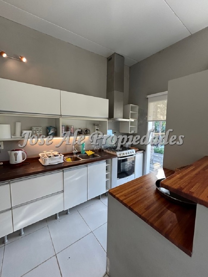 Imagen 6 de Casa de 3 dormitorios ubicada en el Real de San Carlos, Colonia.