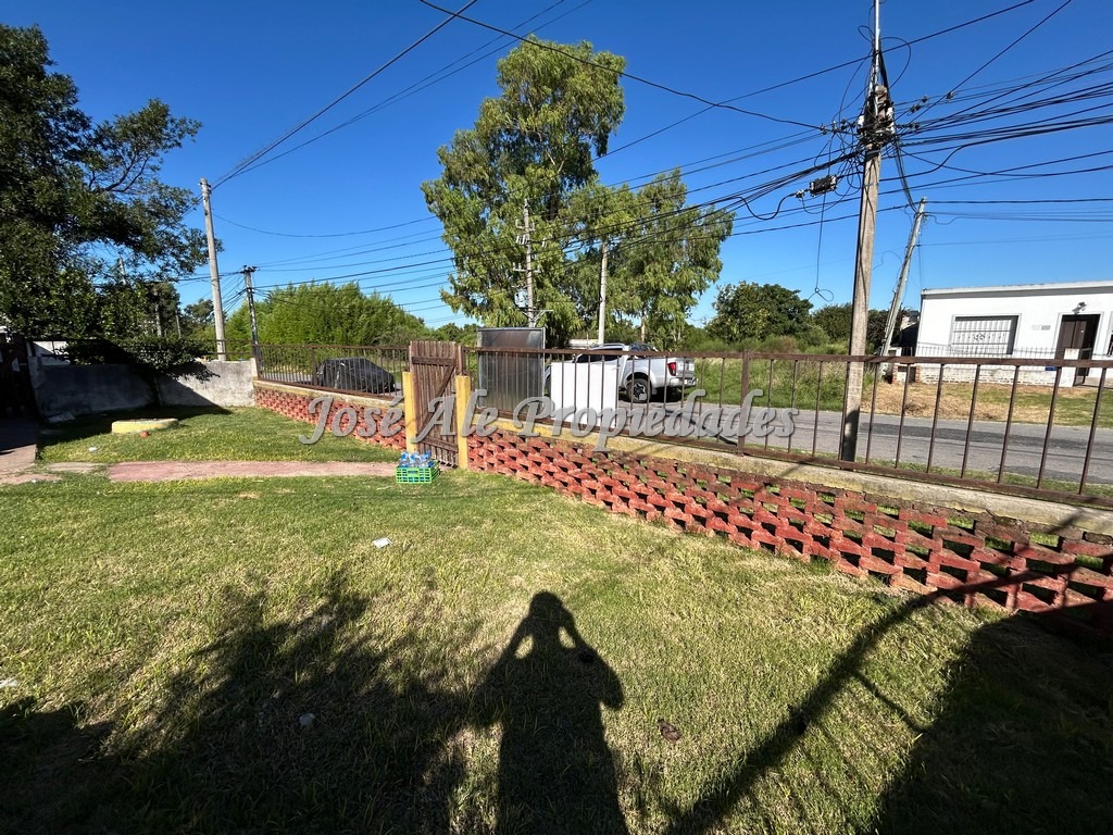 Imagen 2 de Casa con barbacoa/garaje ubicada próxima a ruta 21, en el Real de San Carlos, Colonia.