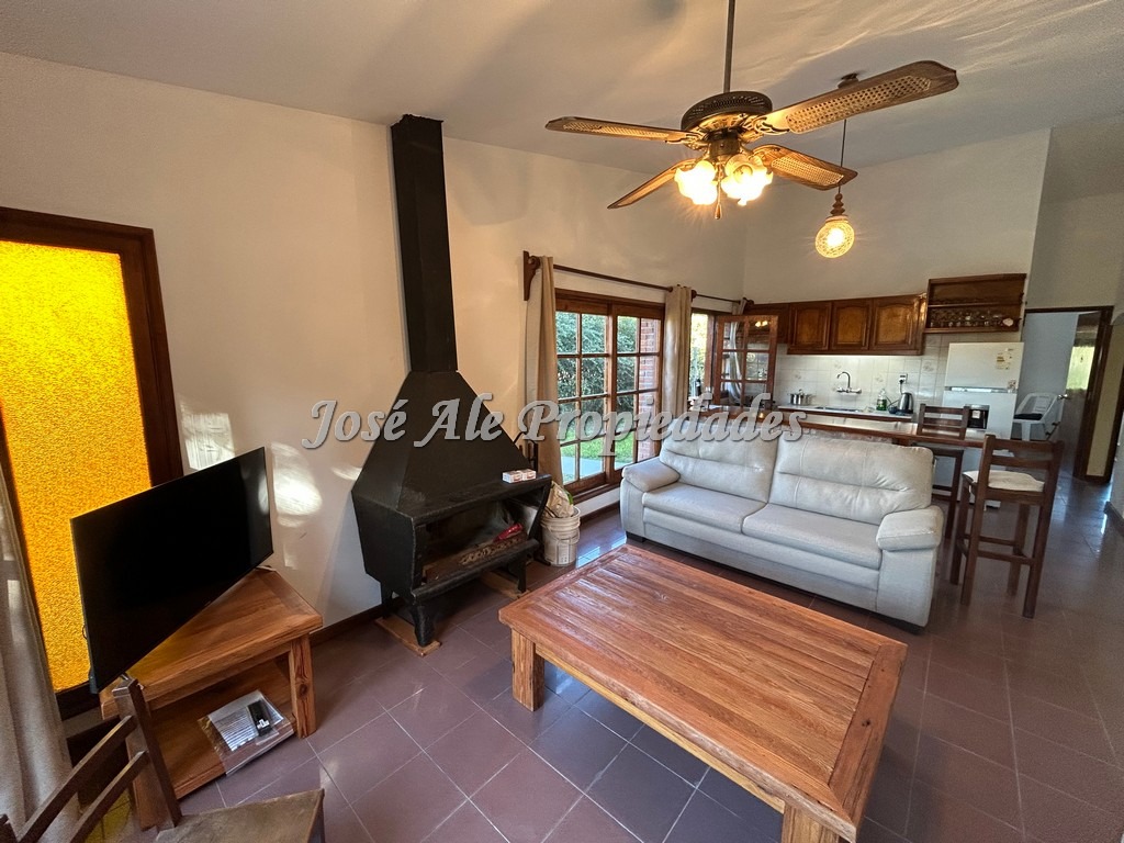 Imagen 4 de Hermosa casa de 3 dormitorios, con apartamento ubicada en el Real de San Carlos, Colonia.