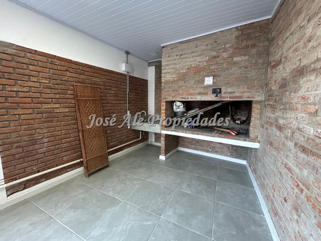 Imagen 9 de Hermosa casa de 3 dormitorios, con apartamento ubicada en el Real de San Carlos, Colonia.