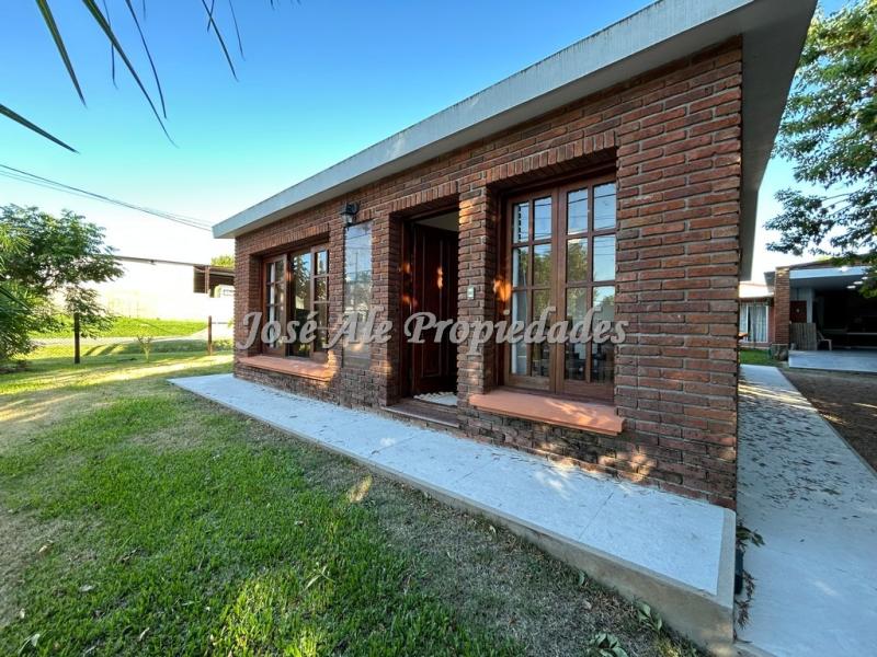 Hermosa casa de 3 dormitorios, con apartamento ubicada en el Real de San Carlos, Colonia.