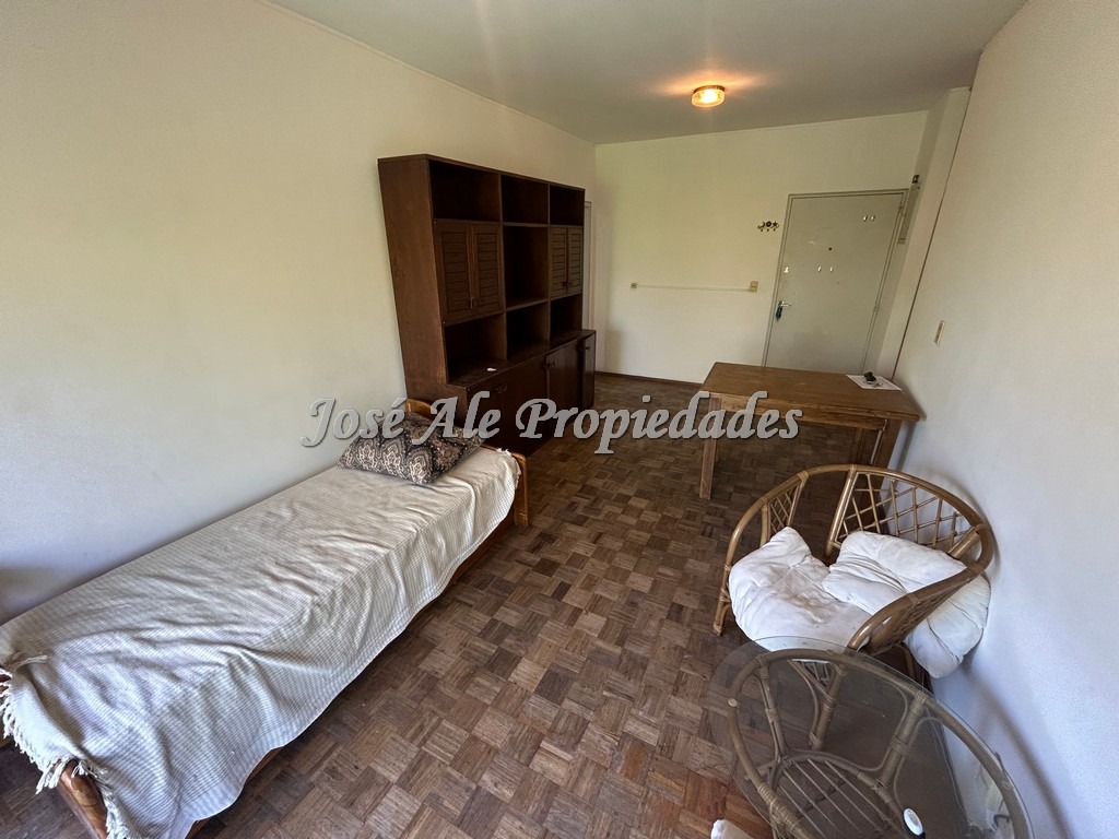 Imagen 2 de Hermoso apartamento de 2 dormitorios y 1 baño, ubicado en Avda. Principal de Colonia del Sacramento.