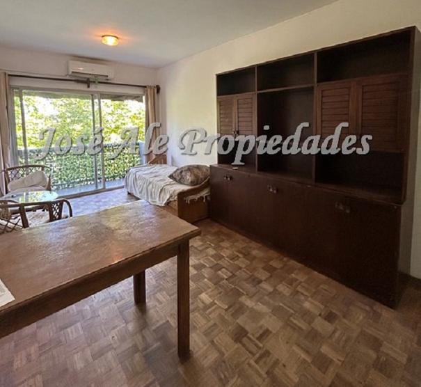 EN VENTA Hermoso apartamento de 2 dormitorios y 1 baño, ubicado en Avda. Principal de Colonia del Sacramento.