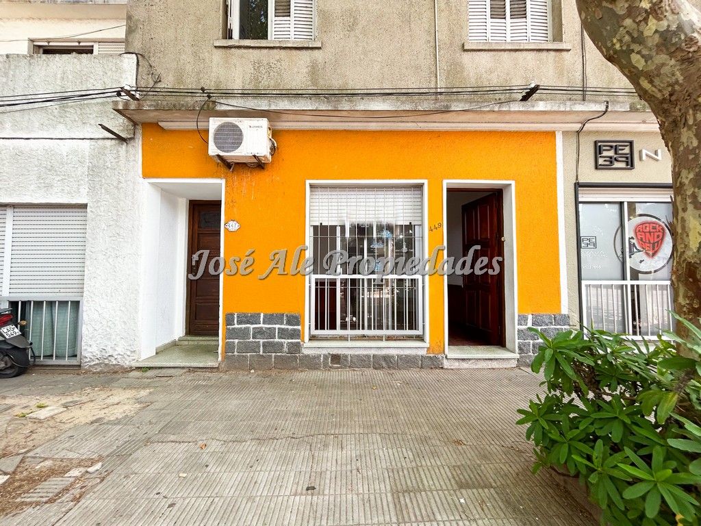 Imagen 1 de Casa ubicada en el centro de la ciudad de Colonia del Sacramento a tan solo 4 cuadras de la Rambla Costanera.