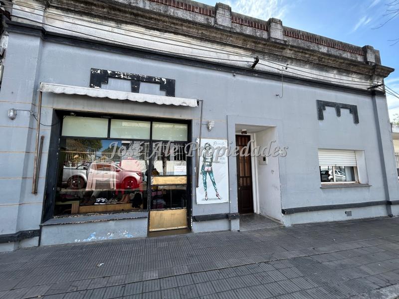 Importante propiedad de 149m2 edificados ubicada en el centro de Nueva Helvecia, Colonia.