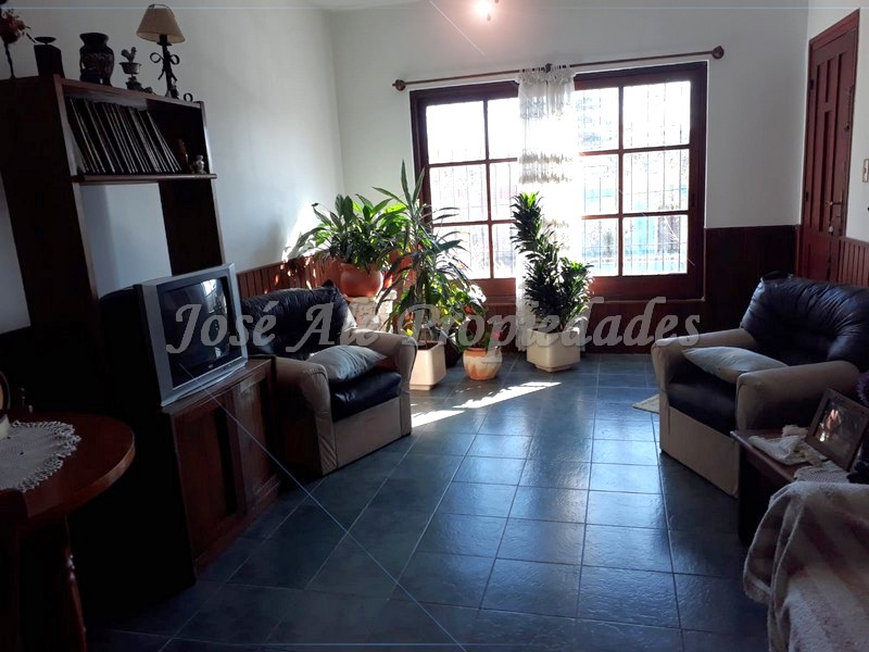 Imagen 2 de Propiedad en estratégica ubicación, a solo metros de Rambla Costanera y zona comercial.