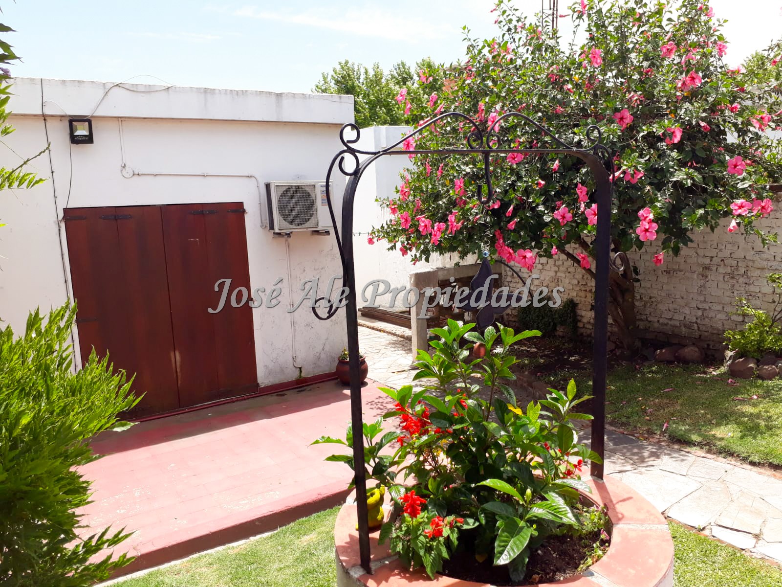 Imagen 9 de Propiedad en estratégica ubicación, a solo metros de Rambla Costanera y zona comercial.