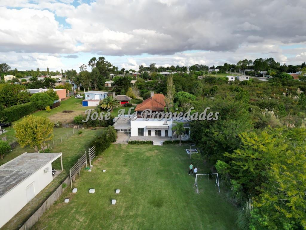 Imagen 2 de Casa de 3 dormitorios ubicada en el Real de San Carlos, Colonia.