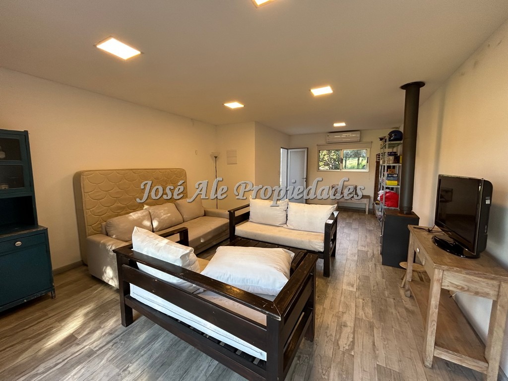 Imagen 5 de Casa de 3 dormitorios ubicada en el Real de San Carlos, Colonia.