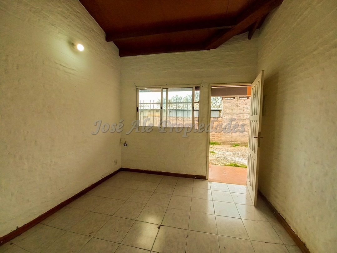 Imagen 4 de Muy lindo apartamento a una cuadra de ruta 21, próximo al supermercado el Dorado y a todos los servicios.