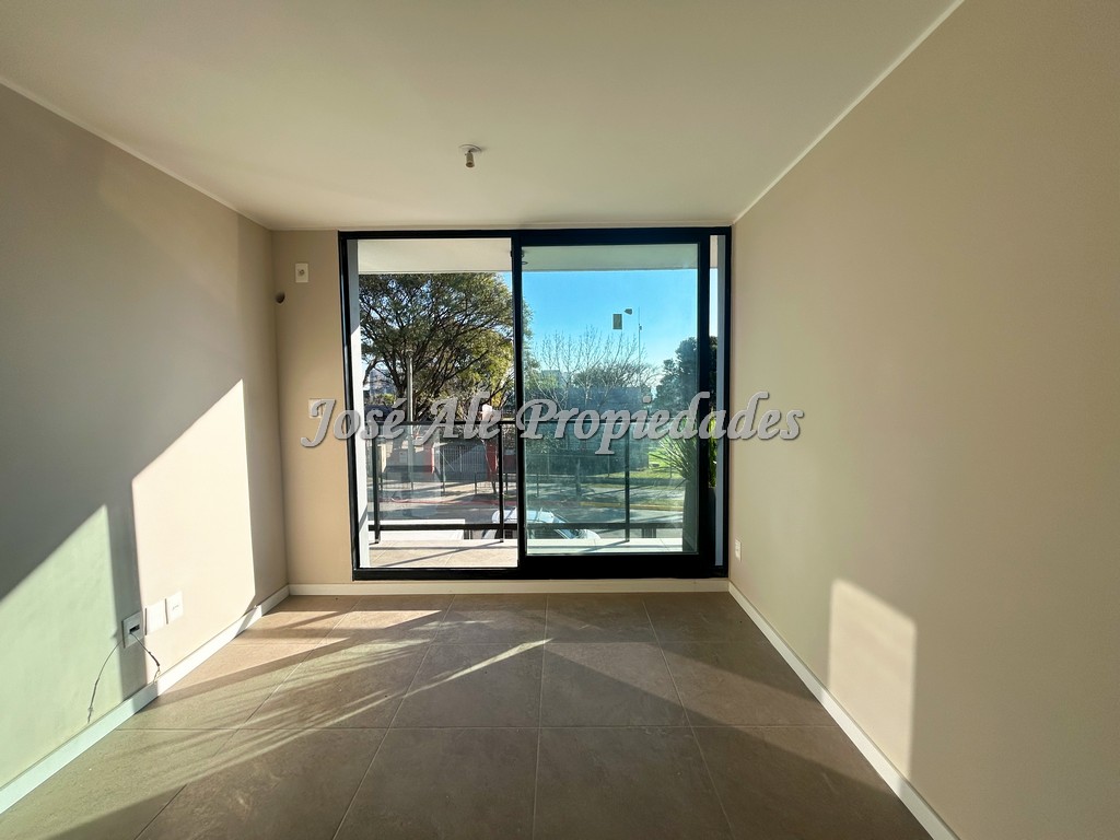 Imagen 7 de Apartamento con vista al Río en Edificio Sacramento, sobre Av. Gonzales Moreno a 1 cuadra de la Rambla de Colonia.