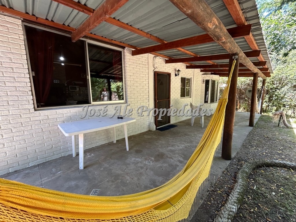 Imagen 3 de Pintoresca casa de 3 dormitorios en balneario El Ensueño, a 150m de la playa.