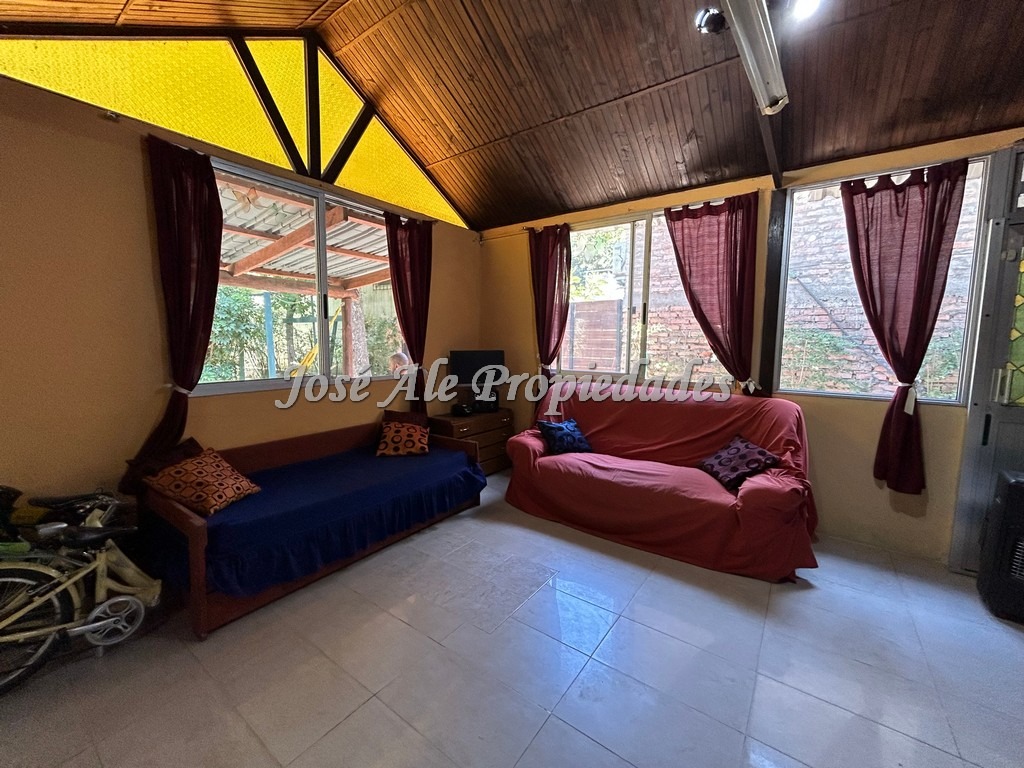 Imagen 5 de Pintoresca casa de 3 dormitorios en balneario El Ensueño, a 150m de la playa.