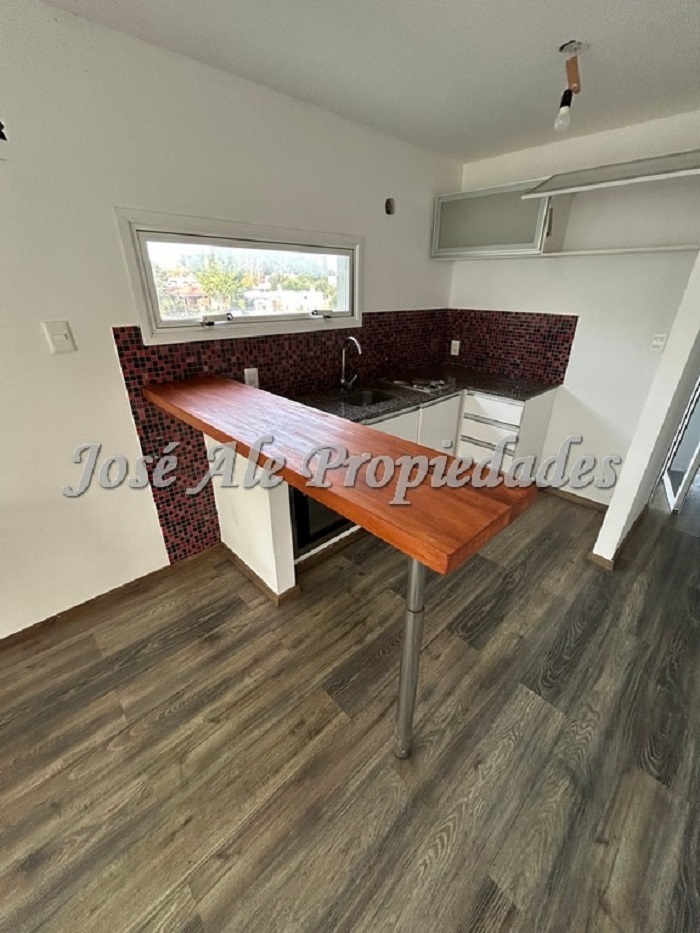 Imagen 3 de EN ALQUILER Hermoso departamento ubicado a metros de la Rambla Costanera, zona  residencial.