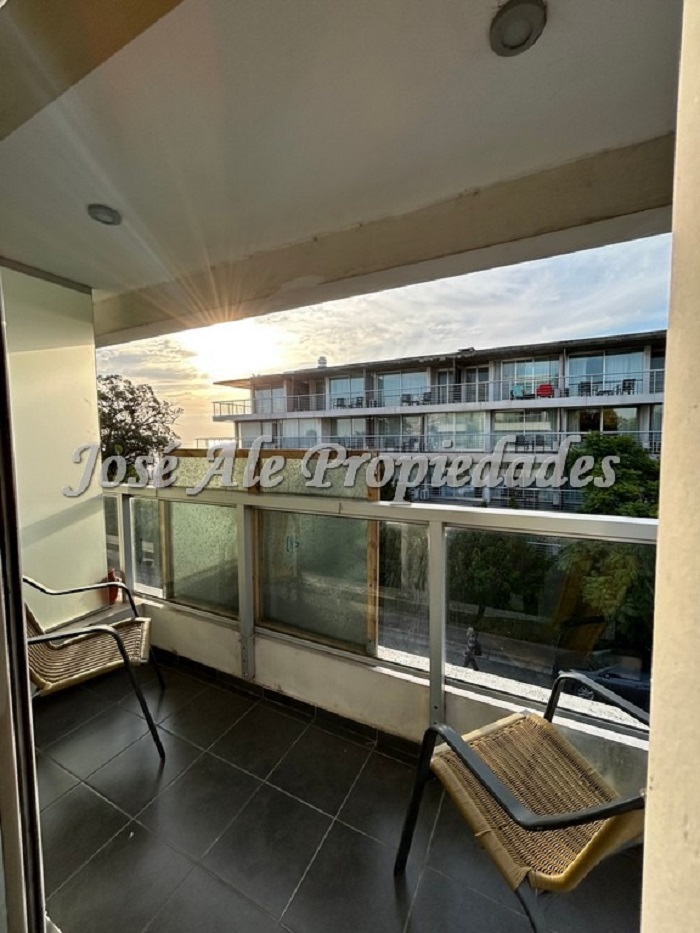 Imagen 5 de EN ALQUILER Hermoso departamento ubicado a metros de la Rambla Costanera, zona  residencial.