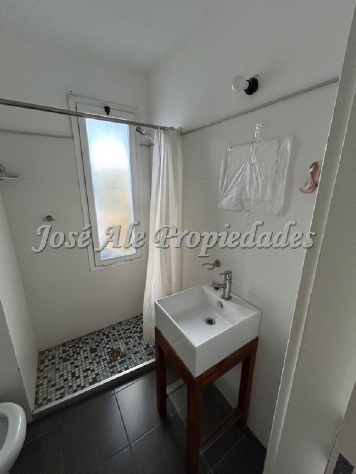 Imagen 8 de EN ALQUILER Hermoso departamento ubicado a metros de la Rambla Costanera, zona  residencial.