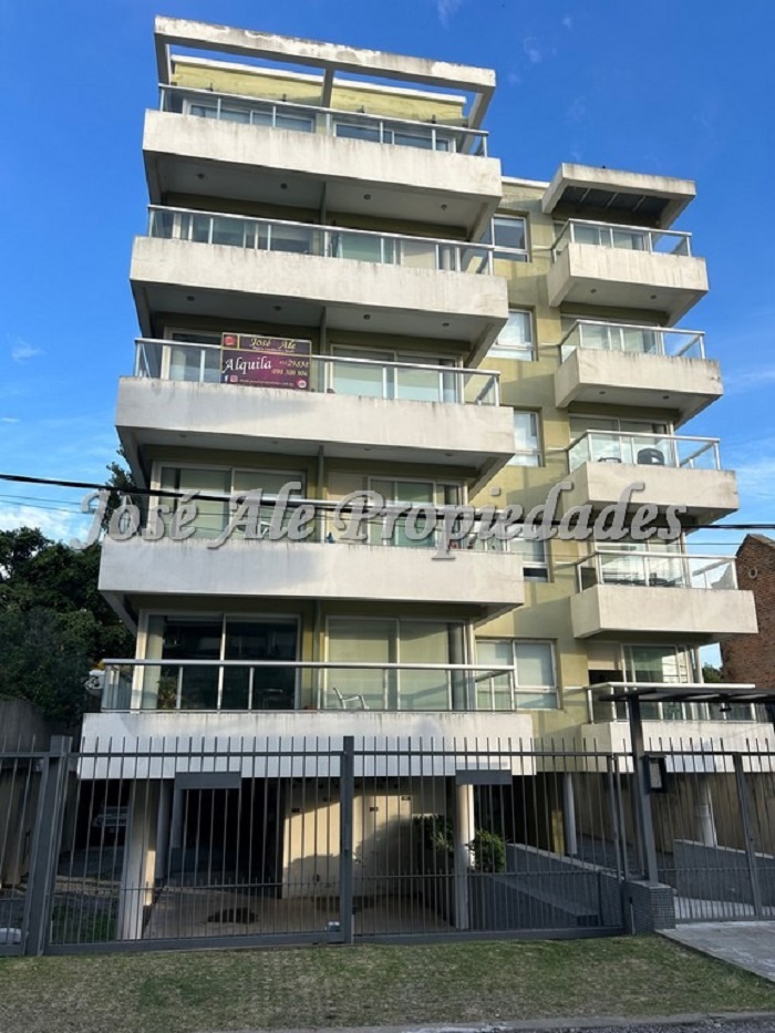 Imagen 9 de EN ALQUILER Hermoso departamento ubicado a metros de la Rambla Costanera, zona  residencial.