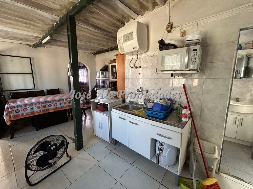 Imagen 8 de Lote único en colonia con dos casas y 3 boxes, ubicado en esquina frente a la renovada plaza de toros.