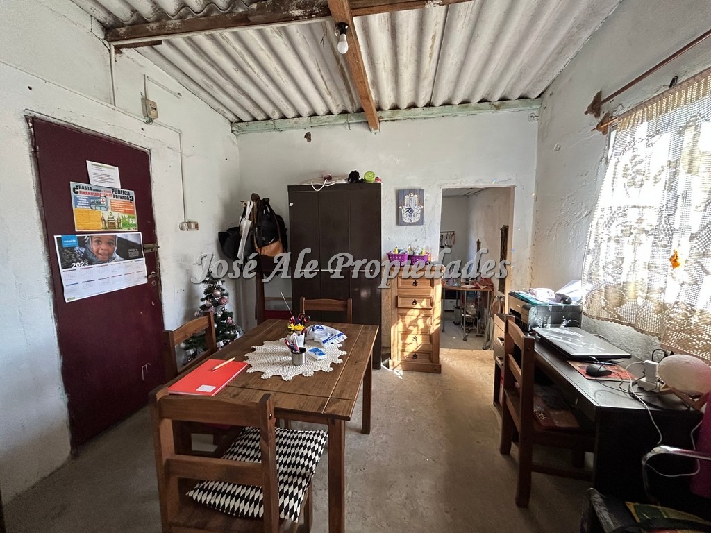 Imagen 9 de Lote único en colonia con dos casas y 3 boxes, ubicado en esquina frente a la renovada plaza de toros.