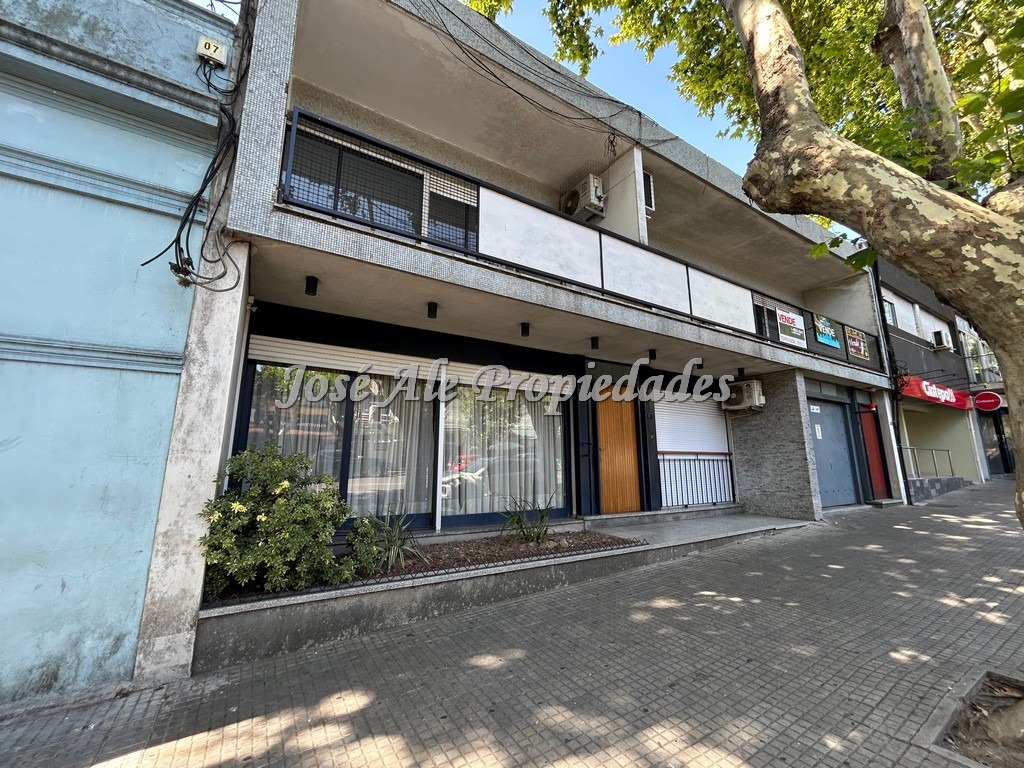 Imagen 7 de EN VENTA Destacada casa ubicada en av Principal Gral Flores.