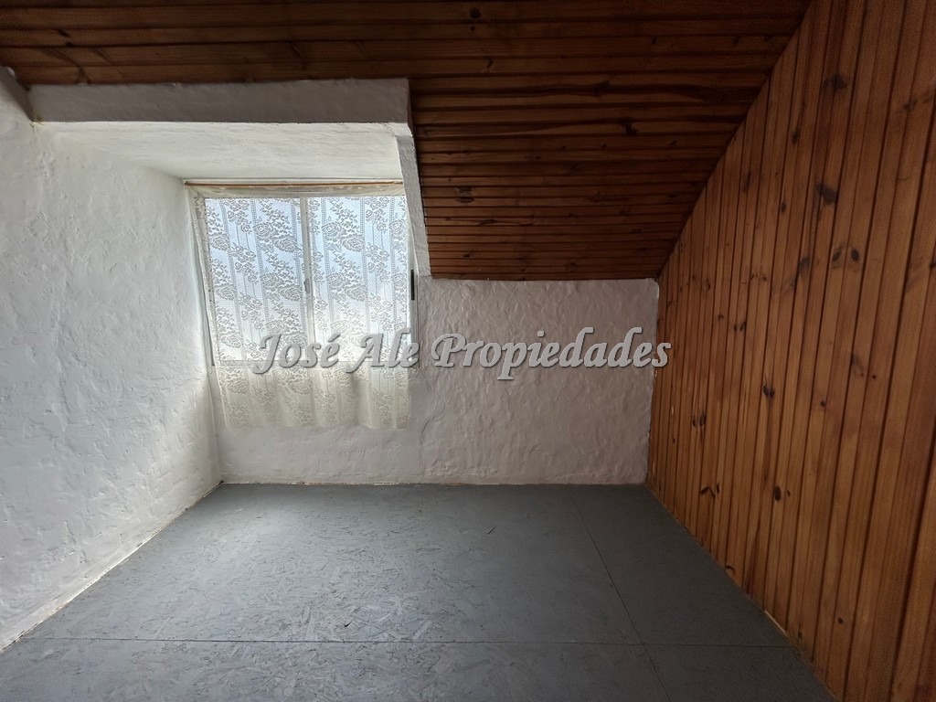 Imagen 7 de Amplia casa de 4 dormitorios con apto anexo completamente independiente.