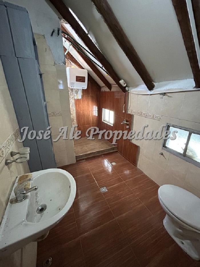 Imagen 8 de Amplia casa de 4 dormitorios con apto anexo completamente independiente.