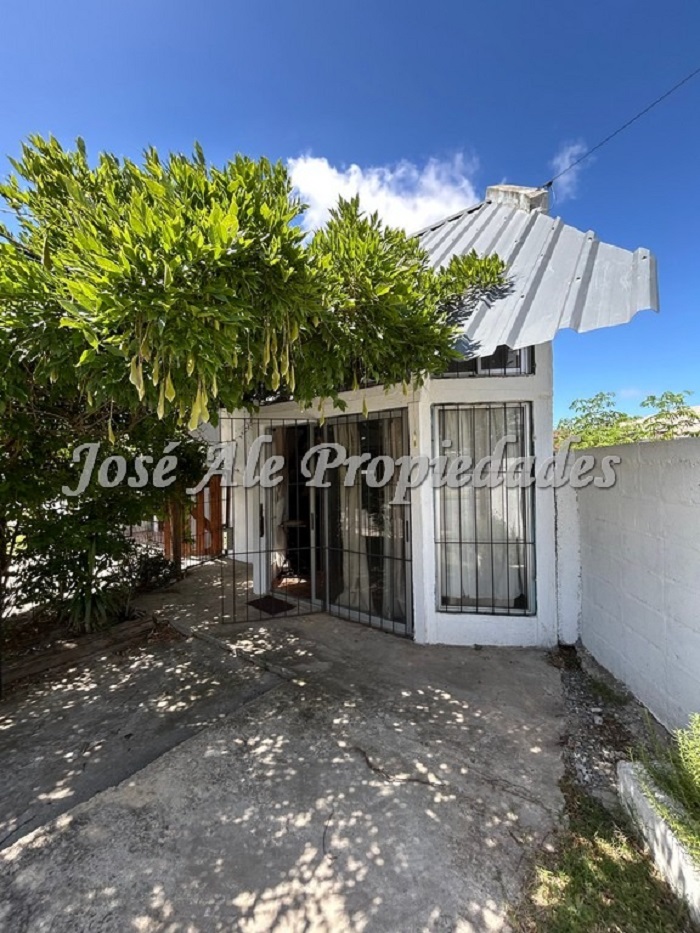 Imagen 9 de Amplia casa de 4 dormitorios con apto anexo completamente independiente.