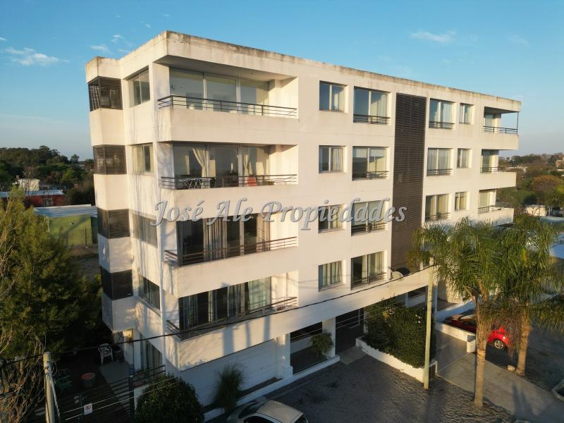 Hermoso apartamento de 1 dormitorio, ubicado a pocas cuadras de la Rambla Costanera, Colonia.