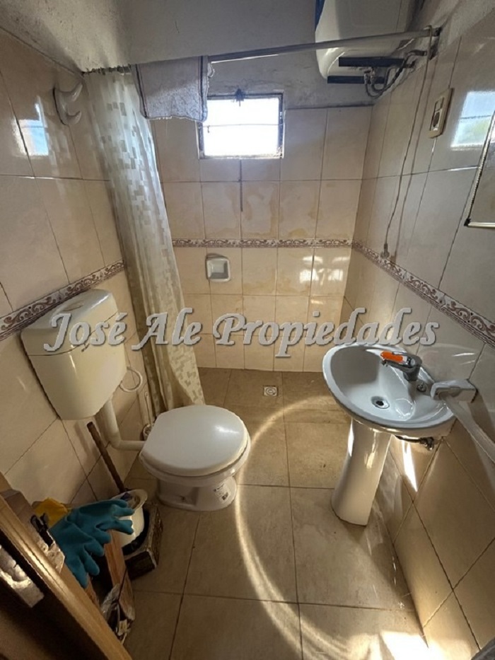 Imagen 10 de Propiedad ubicada en la zona del Hospital de Colonia, a pocos metros del supermercado El Dorado.