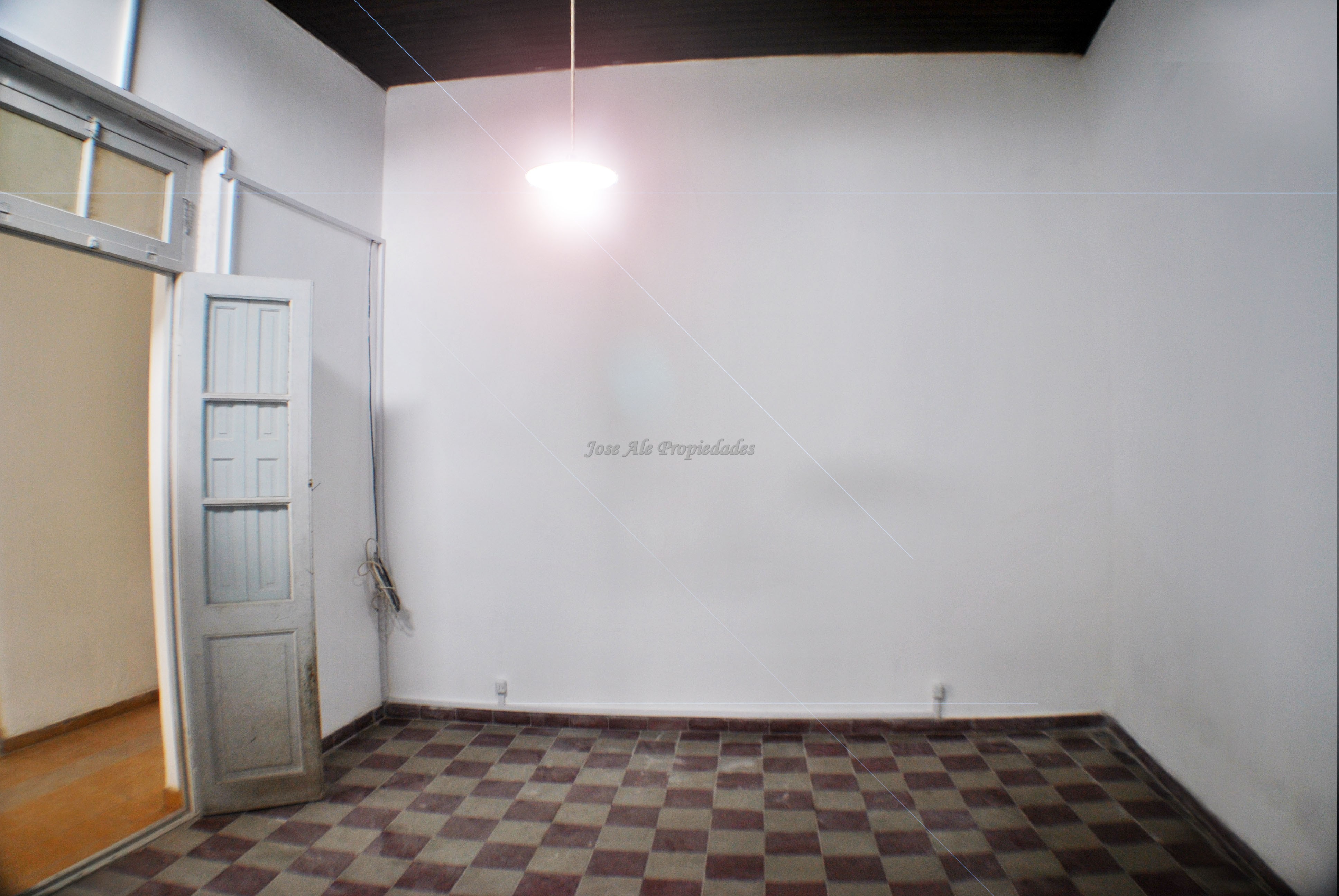 Imagen 10 de Casa de 2 dormitorios ubicada en pleno centro de Colonia sobre Av. Artigas, a pasos de todos los servicios.