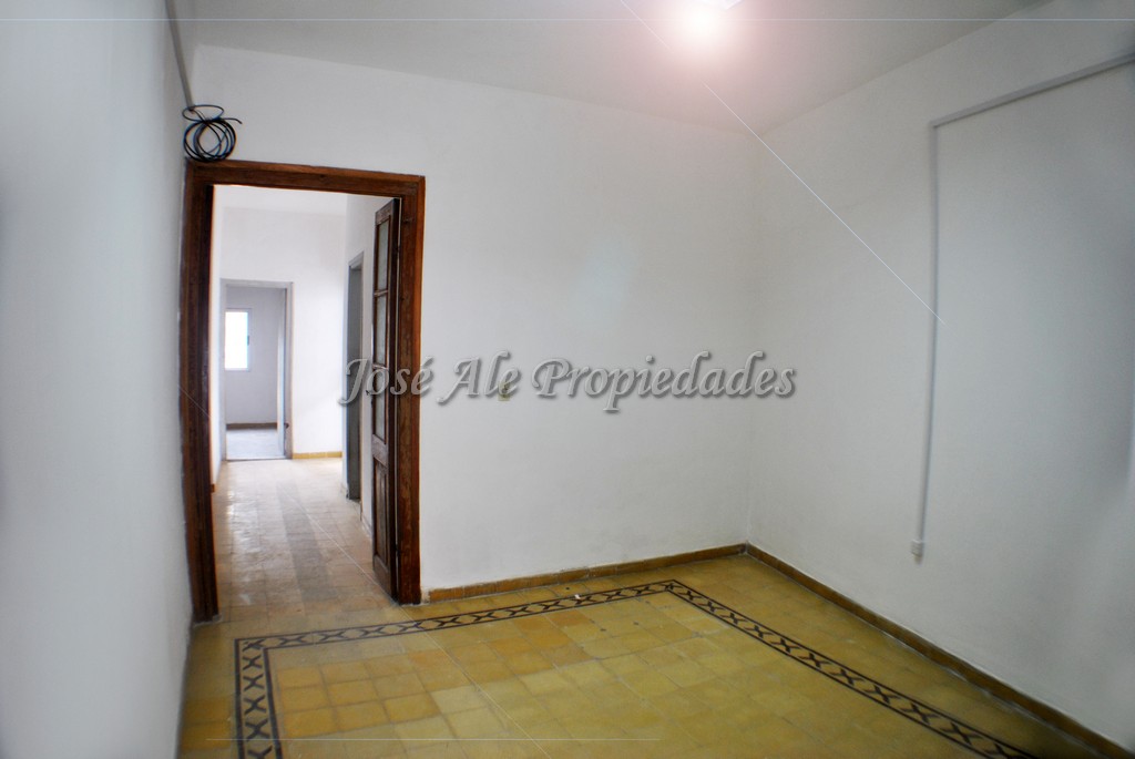 Imagen 3 de Casa de 2 dormitorios ubicada en pleno centro de Colonia sobre Av. Artigas, a pasos de todos los servicios.