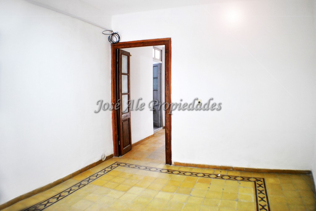 Imagen 4 de Casa de 2 dormitorios ubicada en pleno centro de Colonia sobre Av. Artigas, a pasos de todos los servicios.