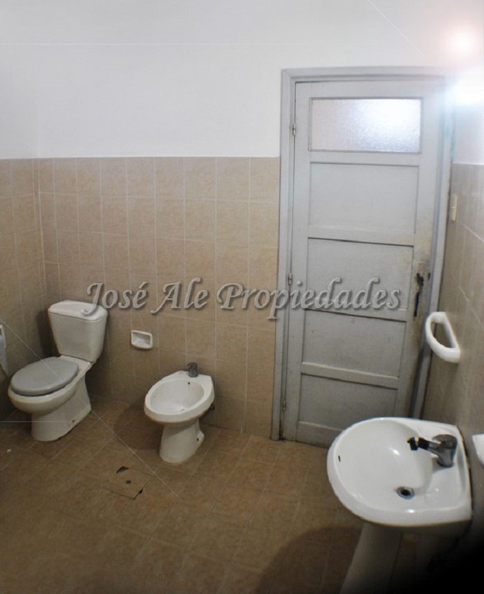 Imagen 6 de Casa de 2 dormitorios ubicada en pleno centro de Colonia sobre Av. Artigas, a pasos de todos los servicios.