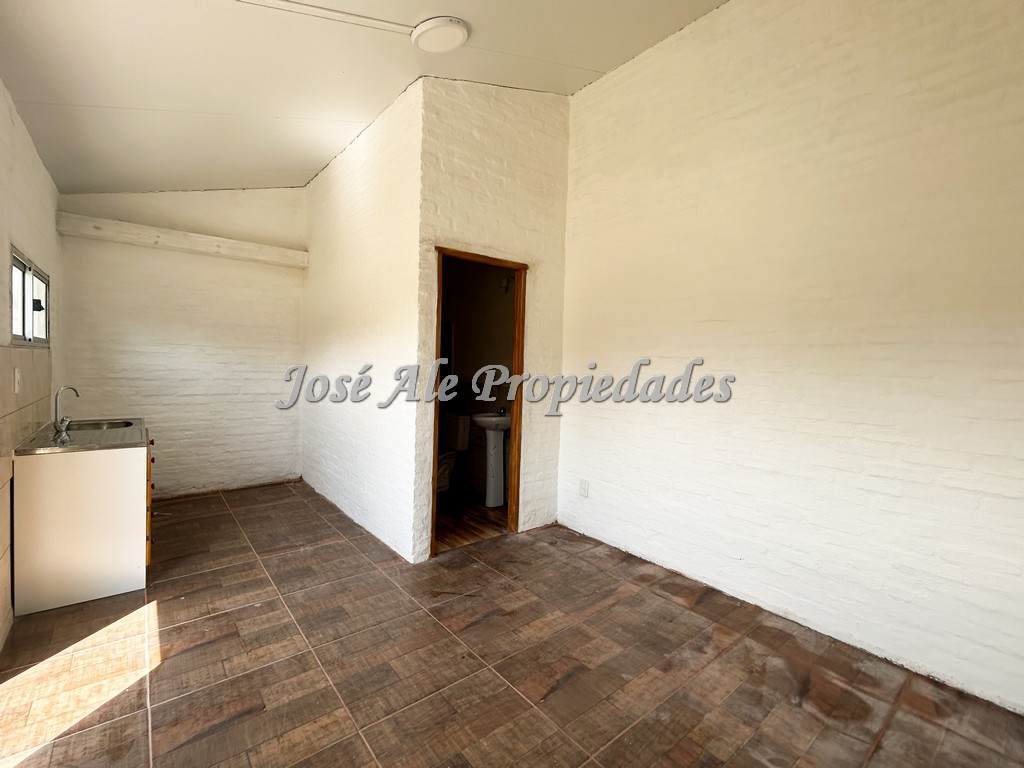 Imagen 5 de Hermosos apartamentos, se encuentran ubicados en el Real de San Carlos, próximos a la UDE, CERP y Liceo nº2.