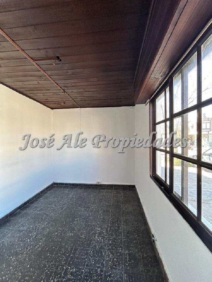 Imagen 5 de Casa ubicada en zona pueblo nuevo, a pocas cuadras de 2 avenidas, próxima al Shopping de Colonia y todos los servicios.