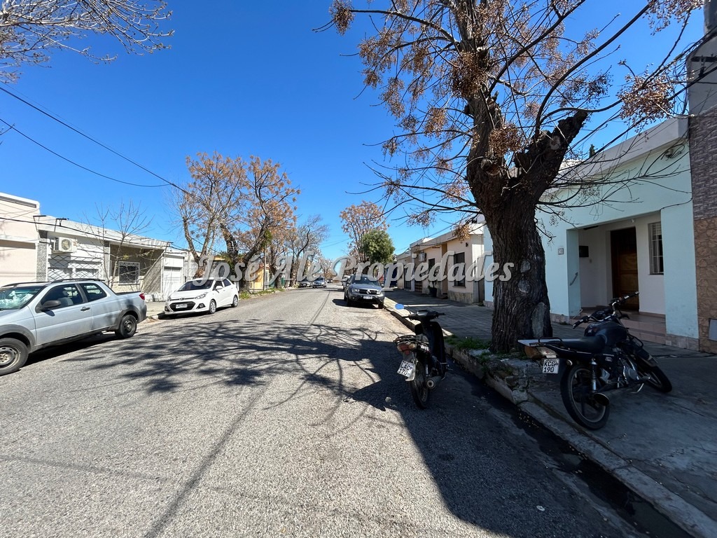 Imagen 8 de Casa ubicada en zona pueblo nuevo, a pocas cuadras de 2 avenidas, próxima al Shopping de Colonia y todos los servicios.